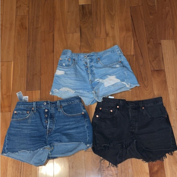 Levi’s 501 Jean shorts
All size 27 - Picture 3 of 5